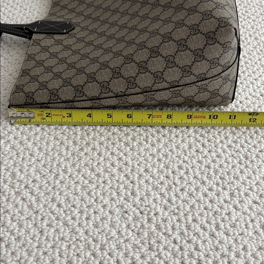 Gucci Beige and Black Signature Reversible Tote - Picture 11 of 15